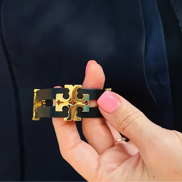 Tory Burch Black Leather Serif bracelet - Picture 4 of 5